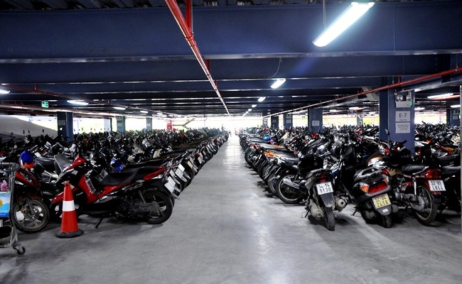 Sản phẩm đỗ xe máy 2 tầng ra đời nhằm giải quyết tình trạng thiếu hụt bãi đỗ tại các khu chung cư, trung tâm thương mại,...